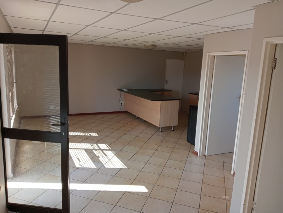 To Let 4 Bedroom Property for Rent in Langenhovenpark Free State